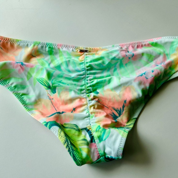 VS Pink Cheeky bikini bottom, MD - Picture 2 of 7